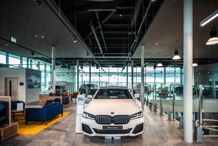 BMW and MINI Showroom - Hillington, Glasgow - Peak Aluminium